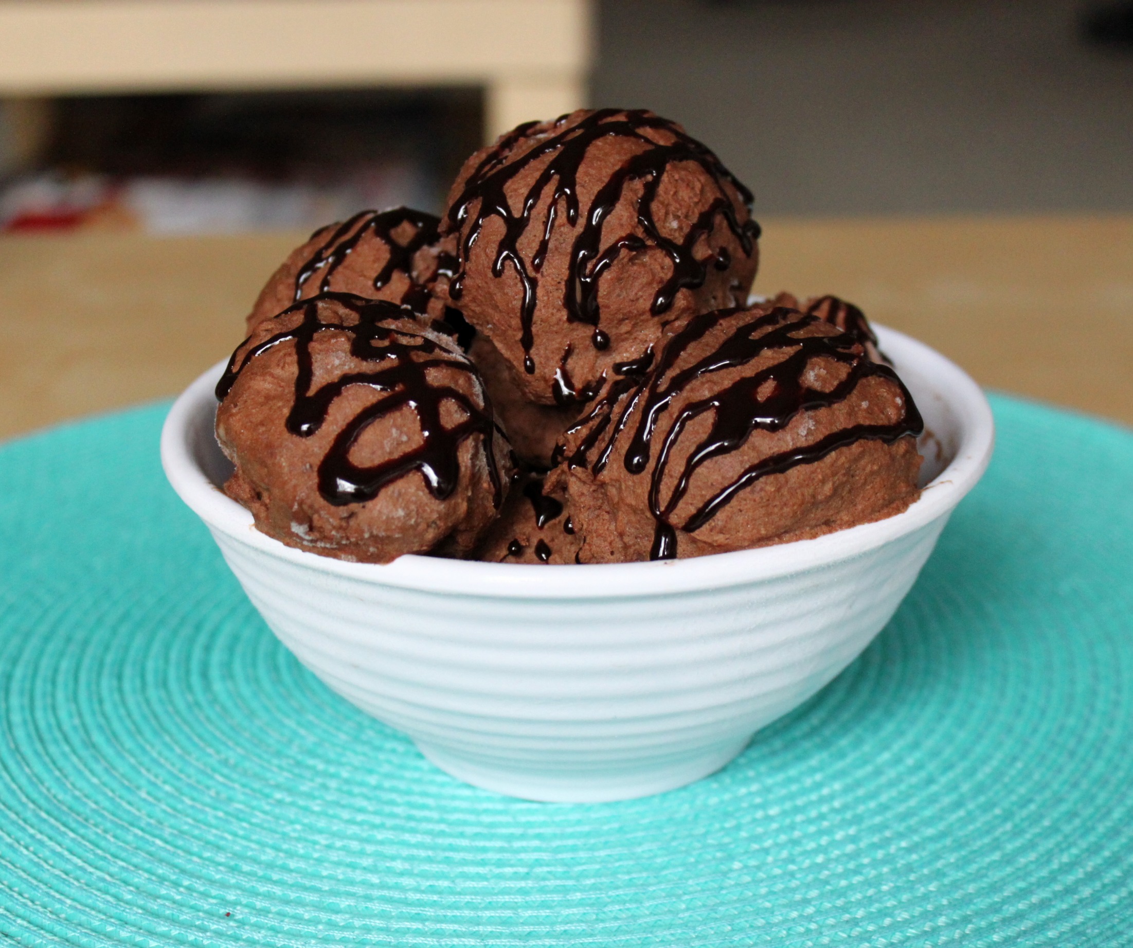 Banana-chocolate-ice-cream-with-homemade