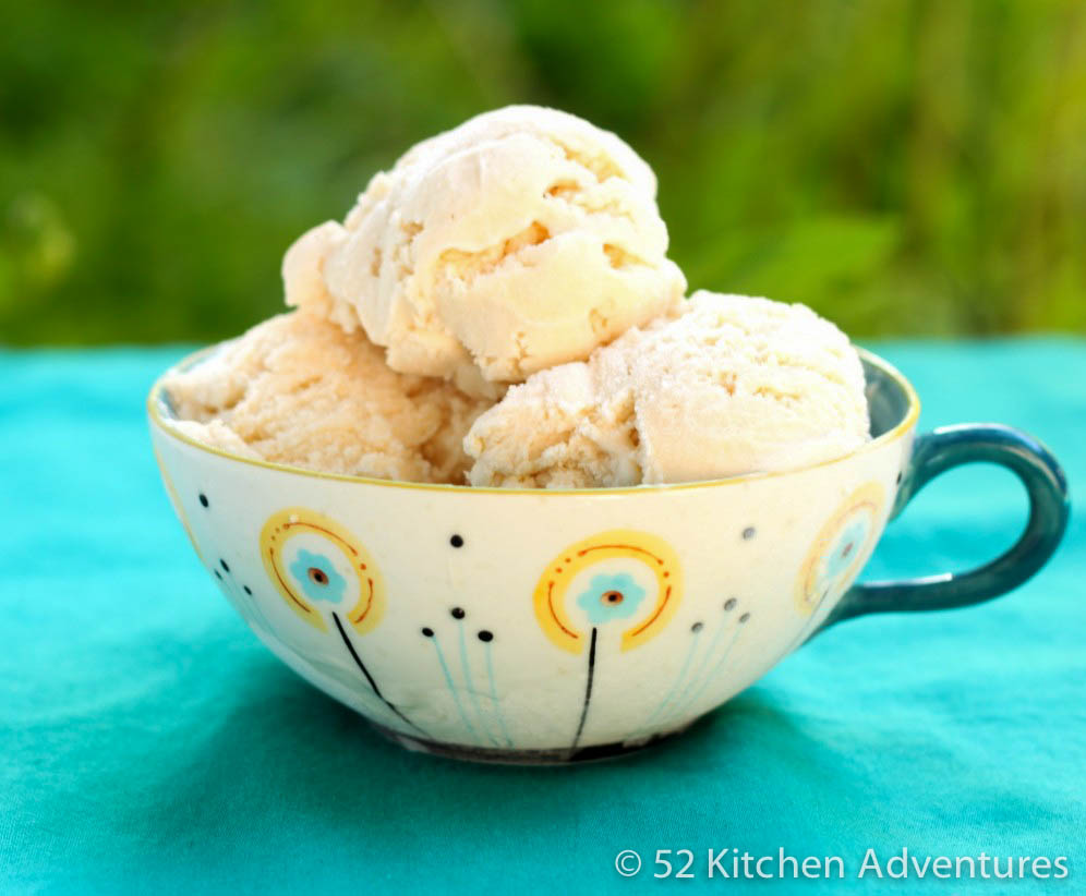 https://www.52kitchenadventures.com/wp-content/uploads/2011/06/Homemade-marshmallow-ice-cream.jpg