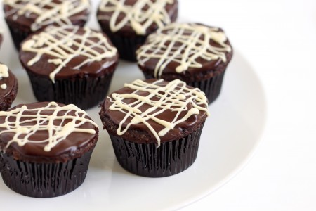 https://www.52kitchenadventures.com/wp-content/uploads/2011/07/choc-cupcake-e1422809017686.jpg