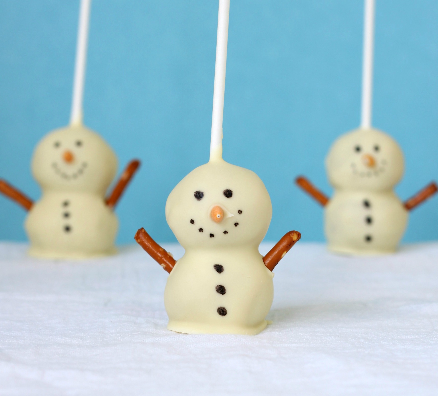 Snowmen cake pops 3 cropped